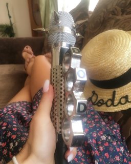 Dorota Rabczewska feet photo thumbnail