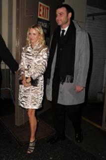 Naomi Watts feet photo thumbnail