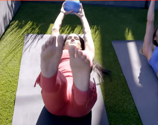 Nikki Garcia feet photo thumbnail