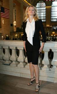 Naomi Watts feet photo thumbnail