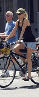 Naomi Watts feet photo thumbnail