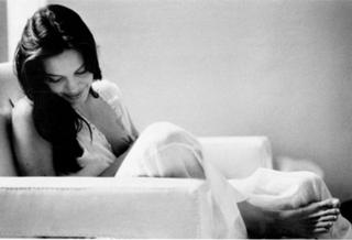 Angelina Jolie feet photo thumbnail