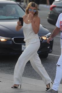 Sofia Richie feet photo thumbnail