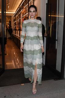 Lily James feet photo thumbnail