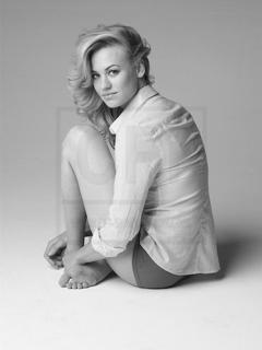 Yvonne Strahovski feet photo thumbnail