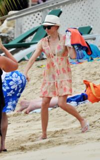 Naomi Watts feet photo thumbnail