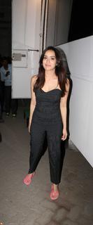 Shraddha Kapoor feet photo thumbnail