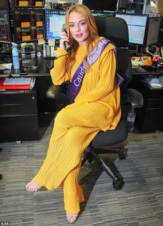 Lindsay Lohan feet photo thumbnail
