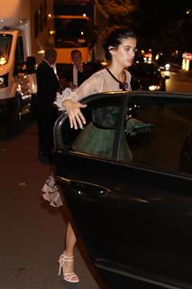 Sara Sampaio feet photo thumbnail