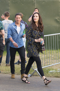 Liv Tyler feet photo thumbnail