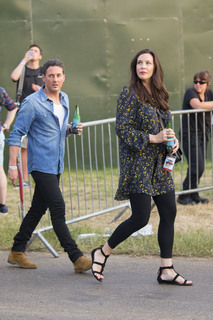 Liv Tyler feet photo thumbnail