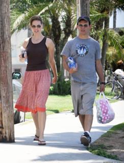 Hilary Swank feet photo thumbnail