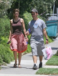 Hilary Swank feet photo thumbnail