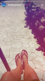 Emily Osment feet photo thumbnail