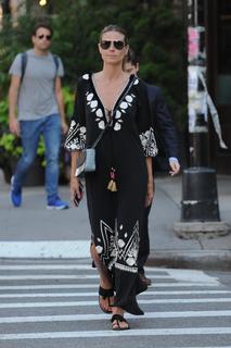 Heidi Klum feet photo thumbnail