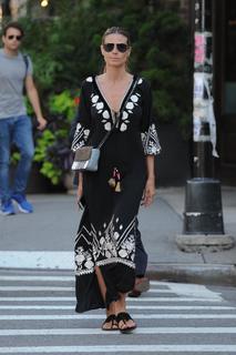 Heidi Klum feet photo thumbnail