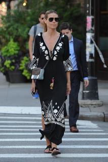 Heidi Klum feet photo thumbnail
