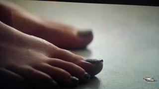 Bella Thorne feet photo thumbnail
