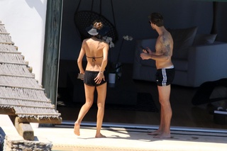 Izabel Goulart feet photo thumbnail