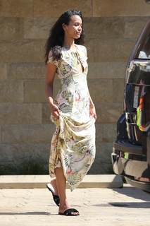 Zoe Saldana feet photo thumbnail