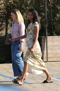 Zoe Saldana feet photo thumbnail