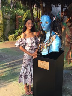 Zoe Saldana feet photo thumbnail