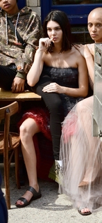 Kendall Jenner feet photo thumbnail