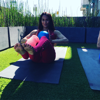 Nikki Garcia feet photo thumbnail