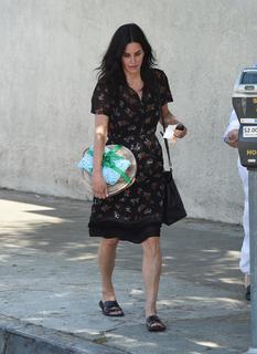Courteney Cox feet photo thumbnail