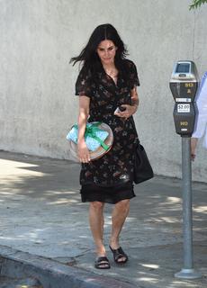 Courteney Cox feet photo thumbnail