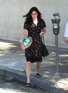Courteney Cox feet photo thumbnail