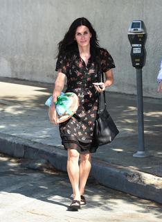 Courteney Cox feet photo thumbnail