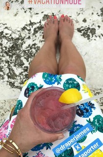 Reese Witherspoon feet photo thumbnail