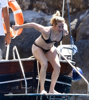 Ellie Goulding feet photo thumbnail