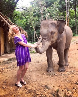 Tara Lipinski feet photo thumbnail
