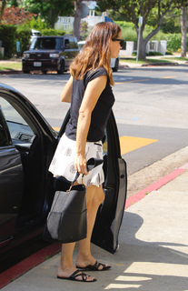 Jennifer Garner feet photo thumbnail