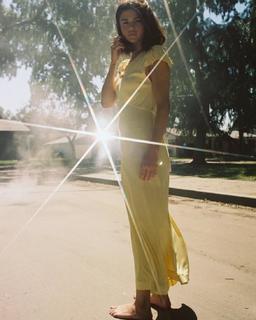 Selena Gomez feet photo thumbnail