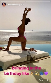 Nicole Scherzinger feet photo thumbnail