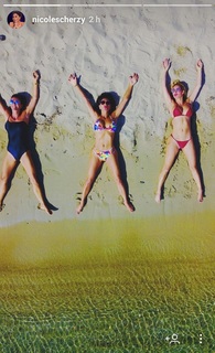 Nicole Scherzinger feet photo thumbnail