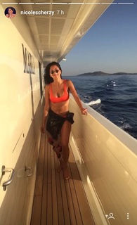 Nicole Scherzinger feet photo thumbnail