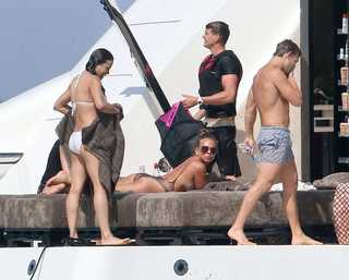 Michelle Rodriguez feet photo thumbnail