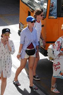 Katy Perry feet photo thumbnail