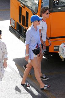 Katy Perry feet photo thumbnail