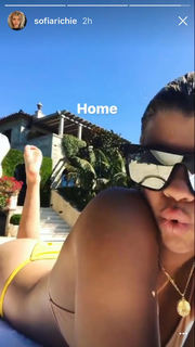 Sofia Richie feet photo thumbnail