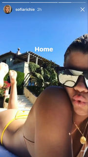 Sofia Richie feet photo thumbnail