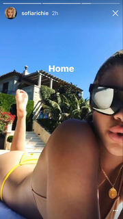 Sofia Richie feet photo thumbnail