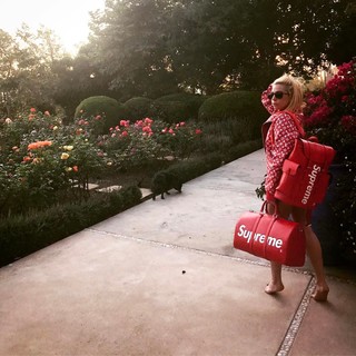 Lady Gaga feet photo thumbnail