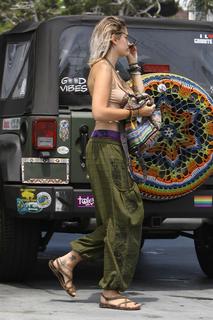 Paris Jackson feet photo thumbnail