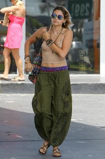 Paris Jackson feet photo thumbnail