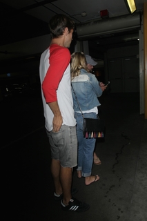 Emily Osment feet photo thumbnail